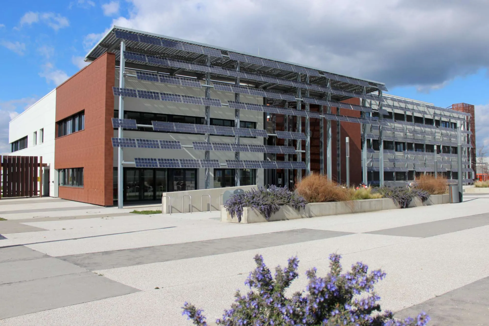 BÂTIBUZZ L'hôtel d'entreprises du parc technopolitain Albi Innoprod | Albi (81) - Logo