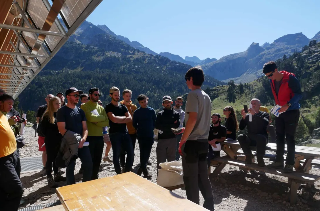 Explications sur le réensemencement des abords en cours avec des graines du vallon