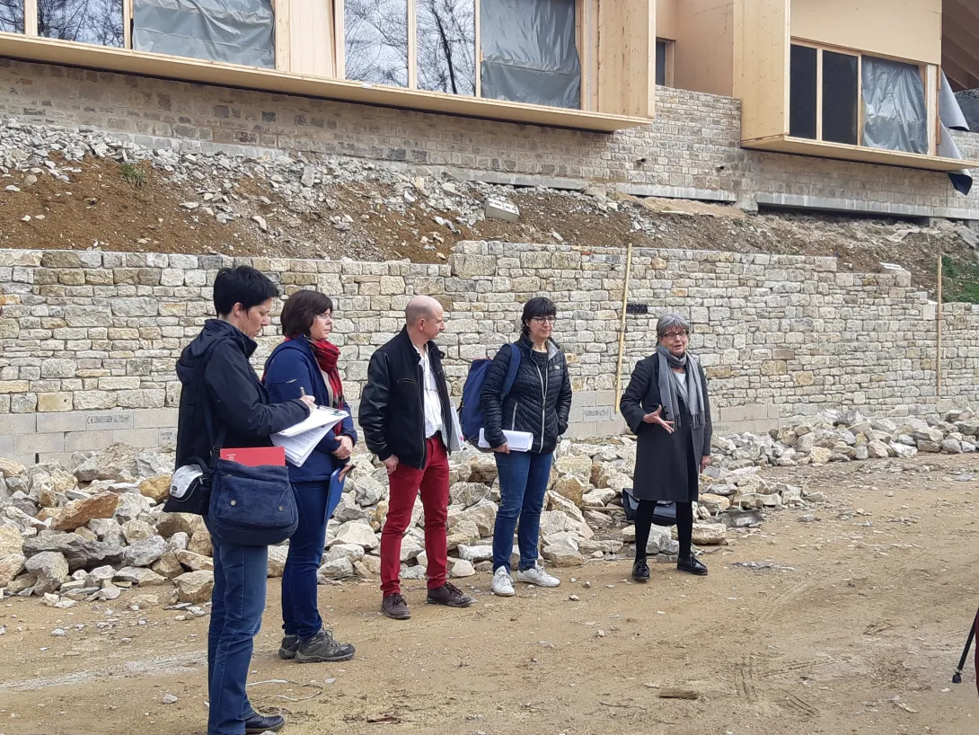 Visite de l'école passive à énergie positive de Saint-Antonin-Noble-Val (82)