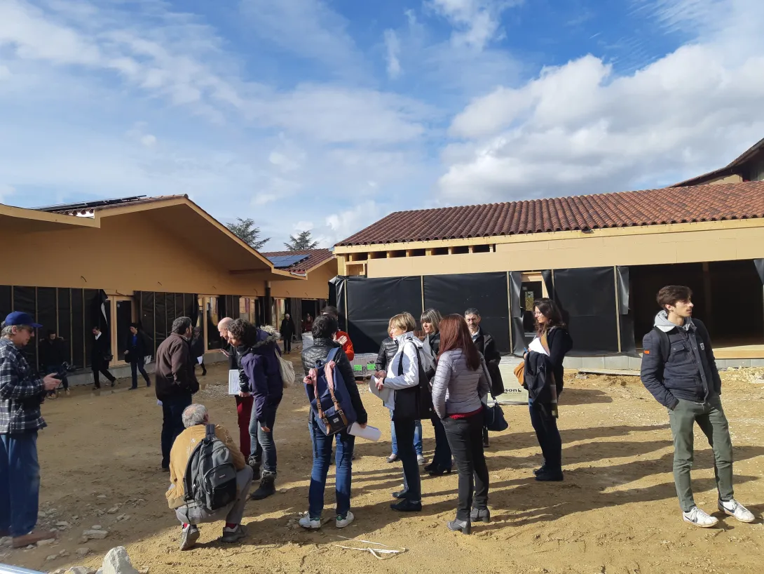 Visite de l'école passive à énergie positive de Saint-Antonin-Noble-Val (82)