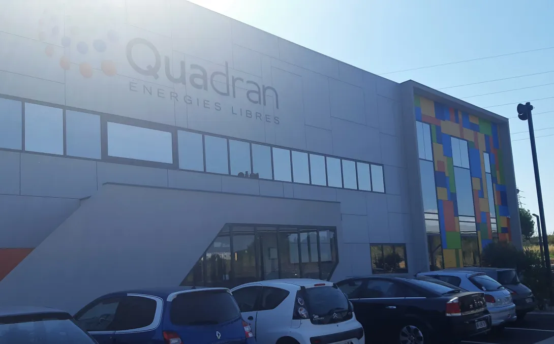 Entrée du bâtiment à énergie positive de la société Quadran Energie