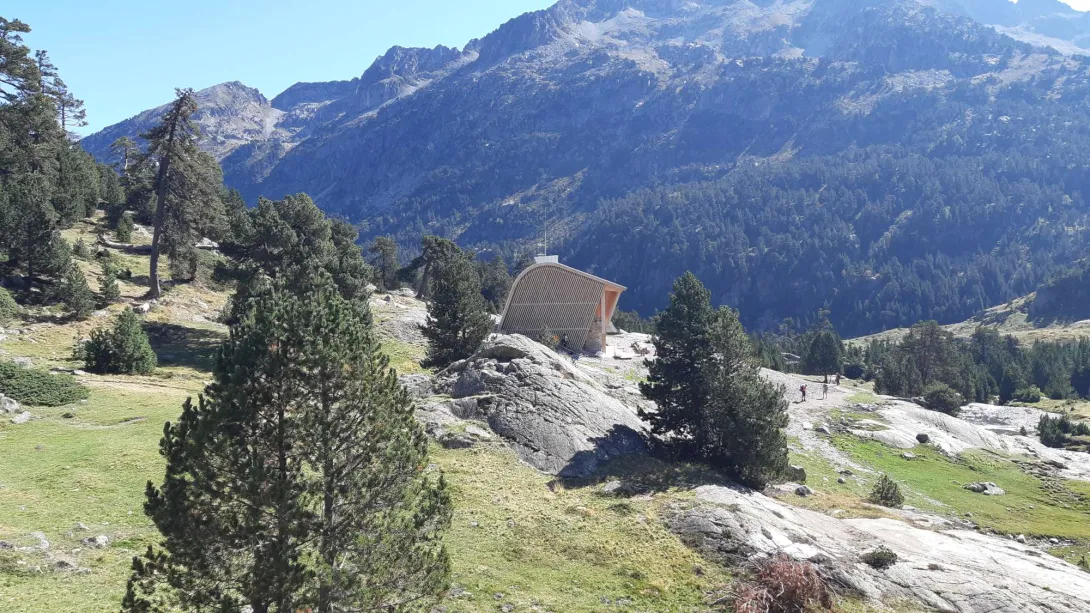 Le pignon ouest vu depuis la chapelle