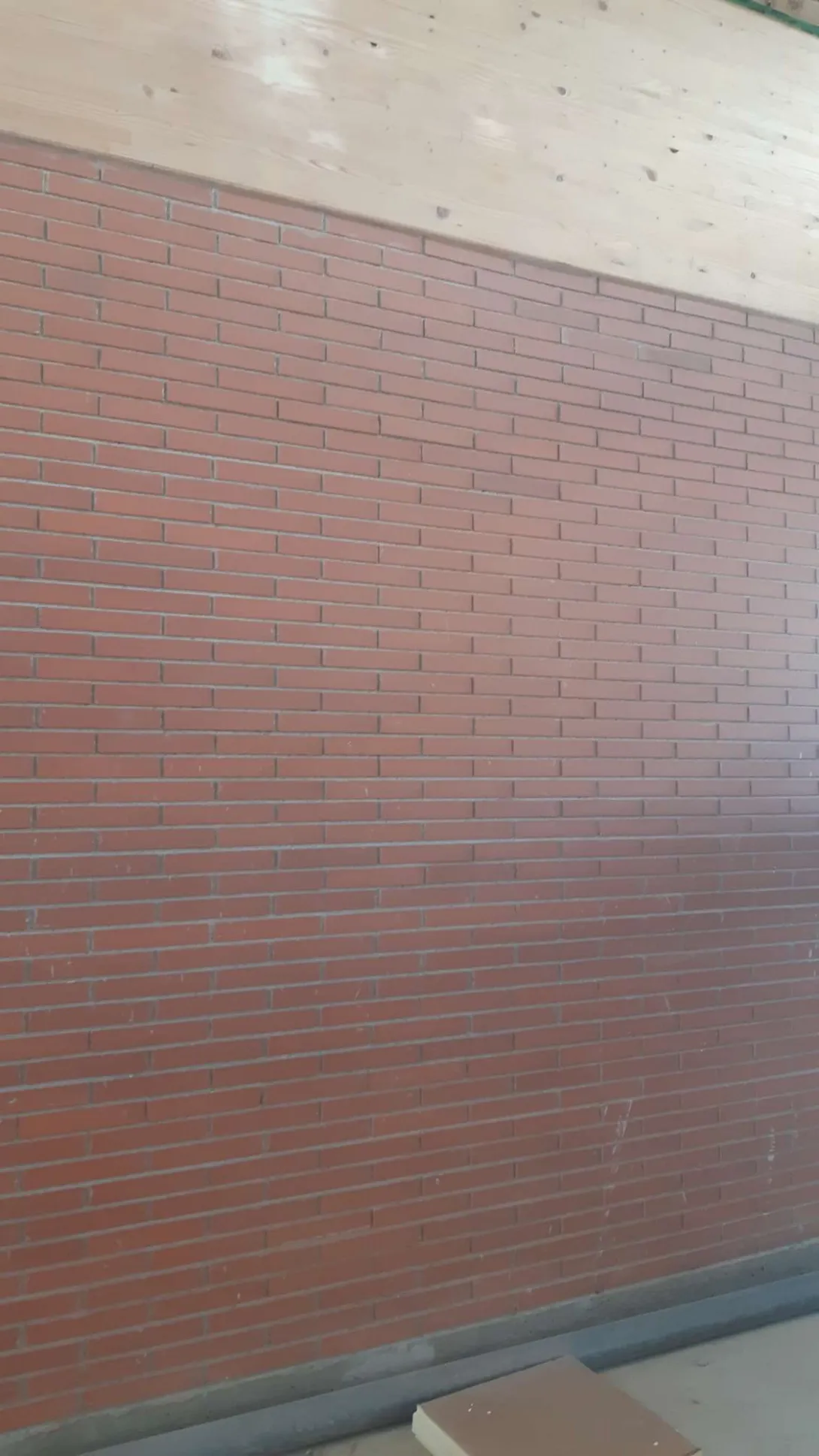 Cloison en briques de terre cuite pour les locaux humides ou à risque