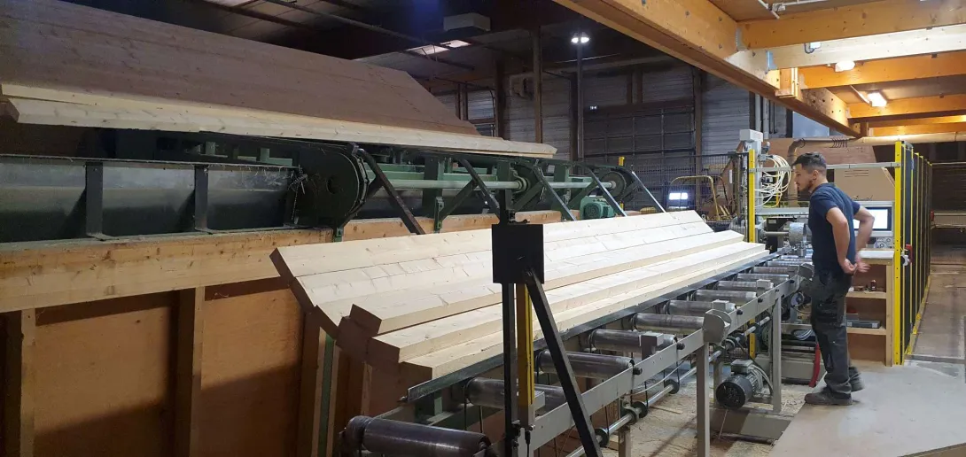 Charles & Mouysset - Contrôle visuel des lamelles avant aboutage