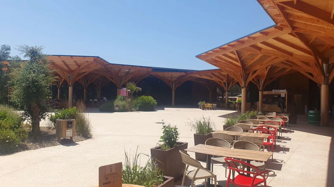 Center Parcs LDG - La place du village qui évoque une clairière