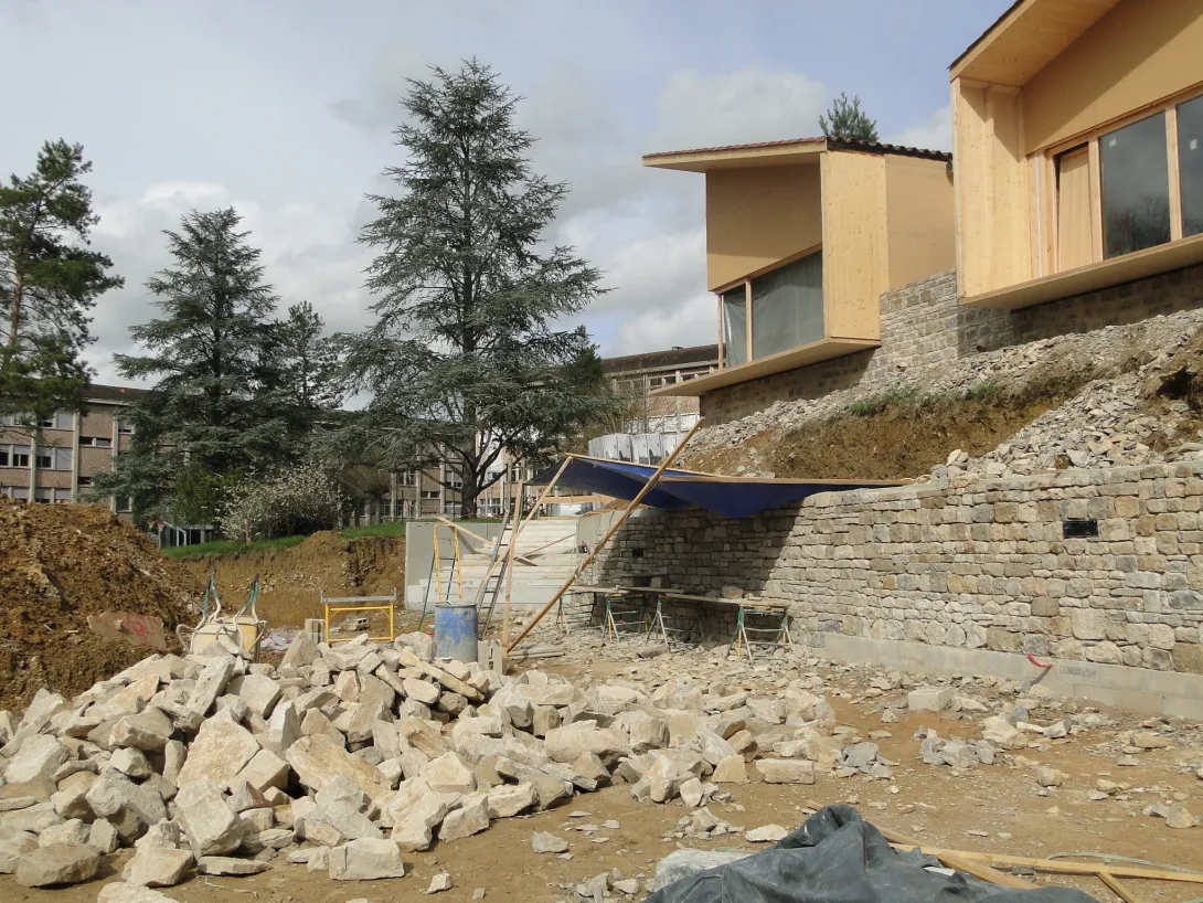 Visite de l'école passive à énergie positive de Saint-Antonin-Noble-Val (82)