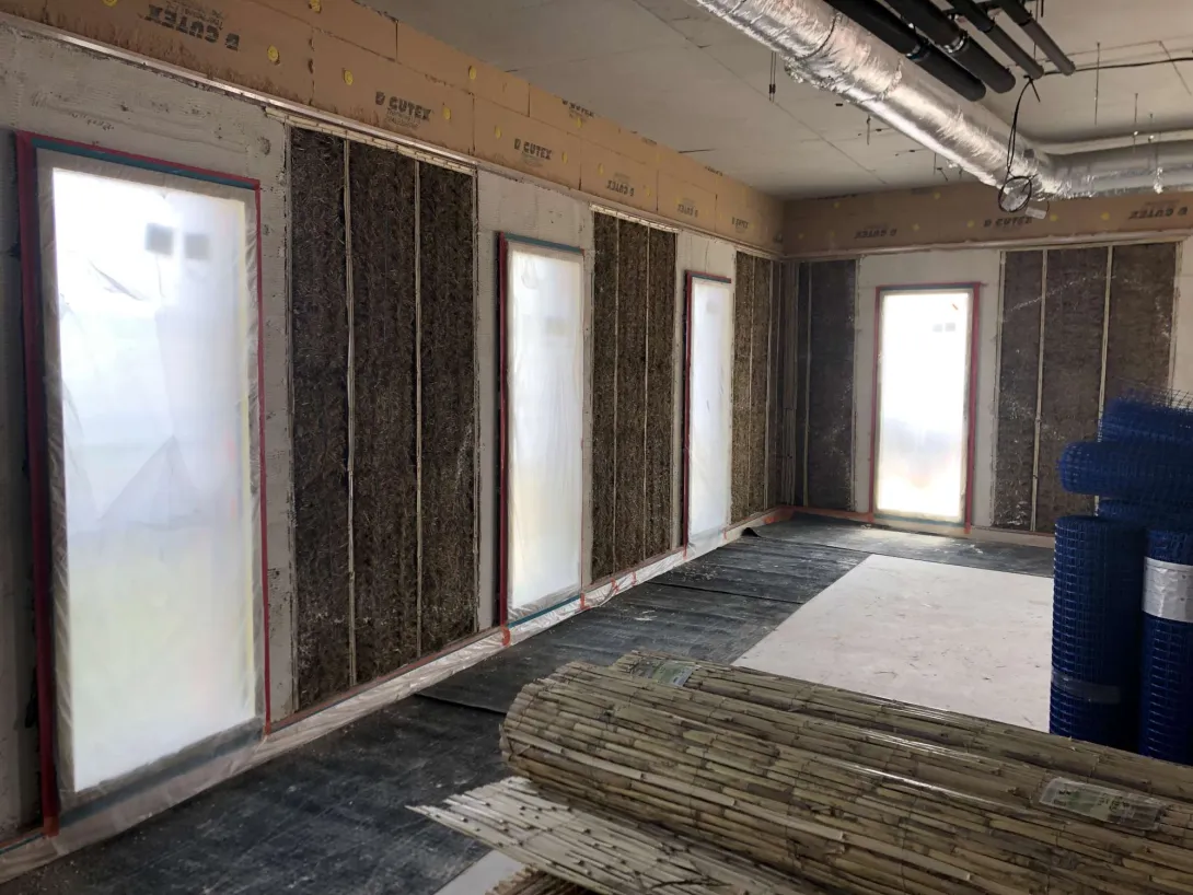 Les caissons bois et isolation paille de riz en façades