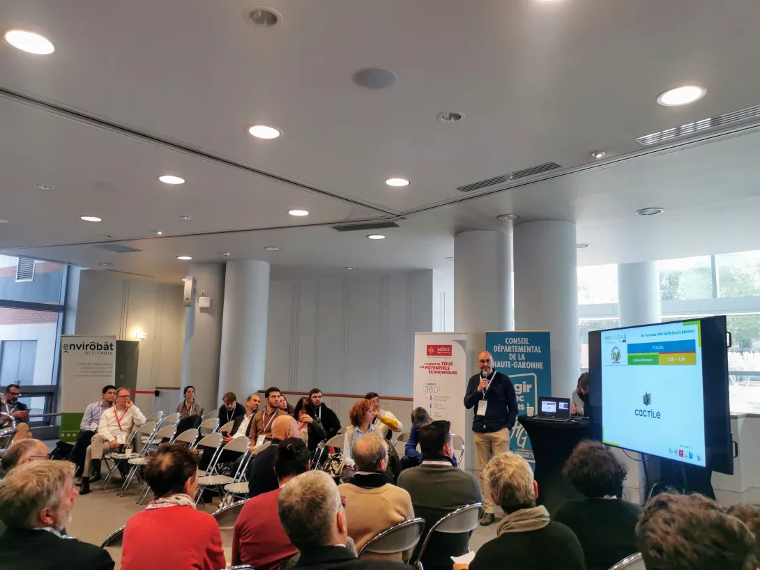 L'entreprise Cactile pitche devant l'assemblée