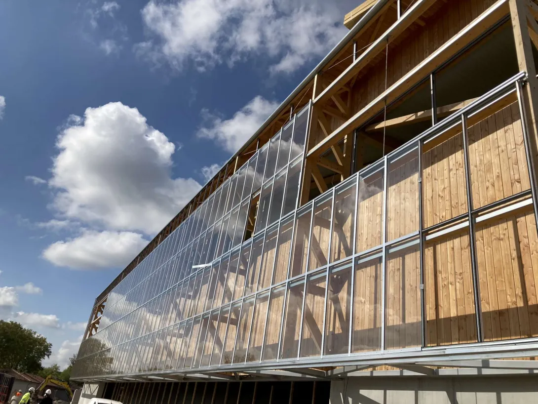 La façade sud pariétodynamique en cours de montage