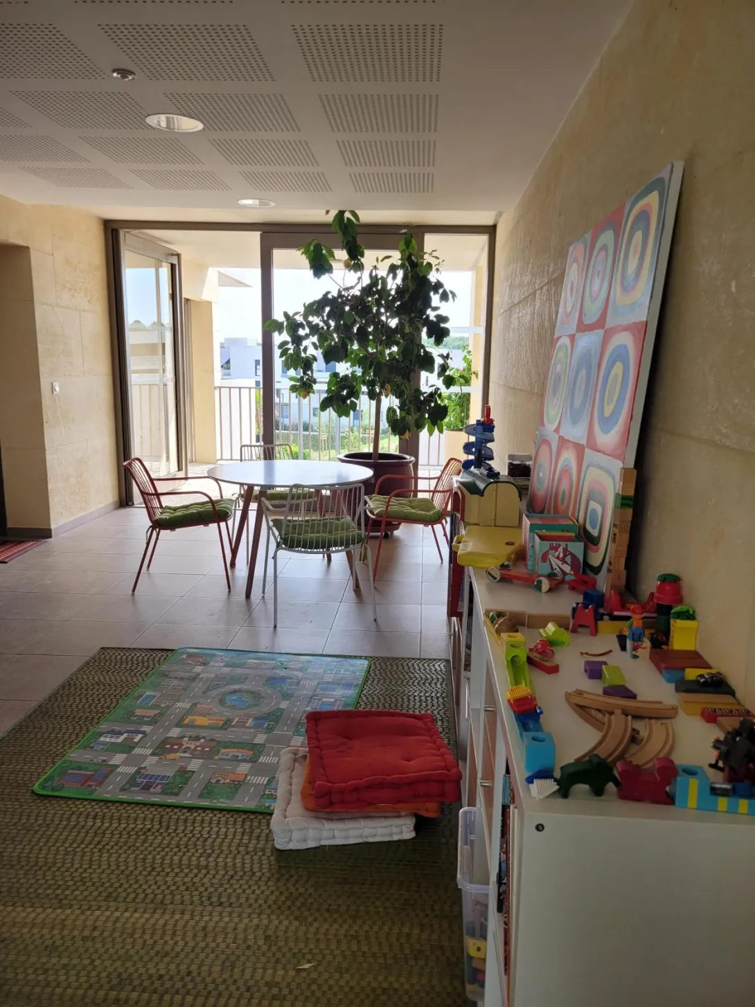 Résidence Equinox : circulation palière gérée en espace commun partagé