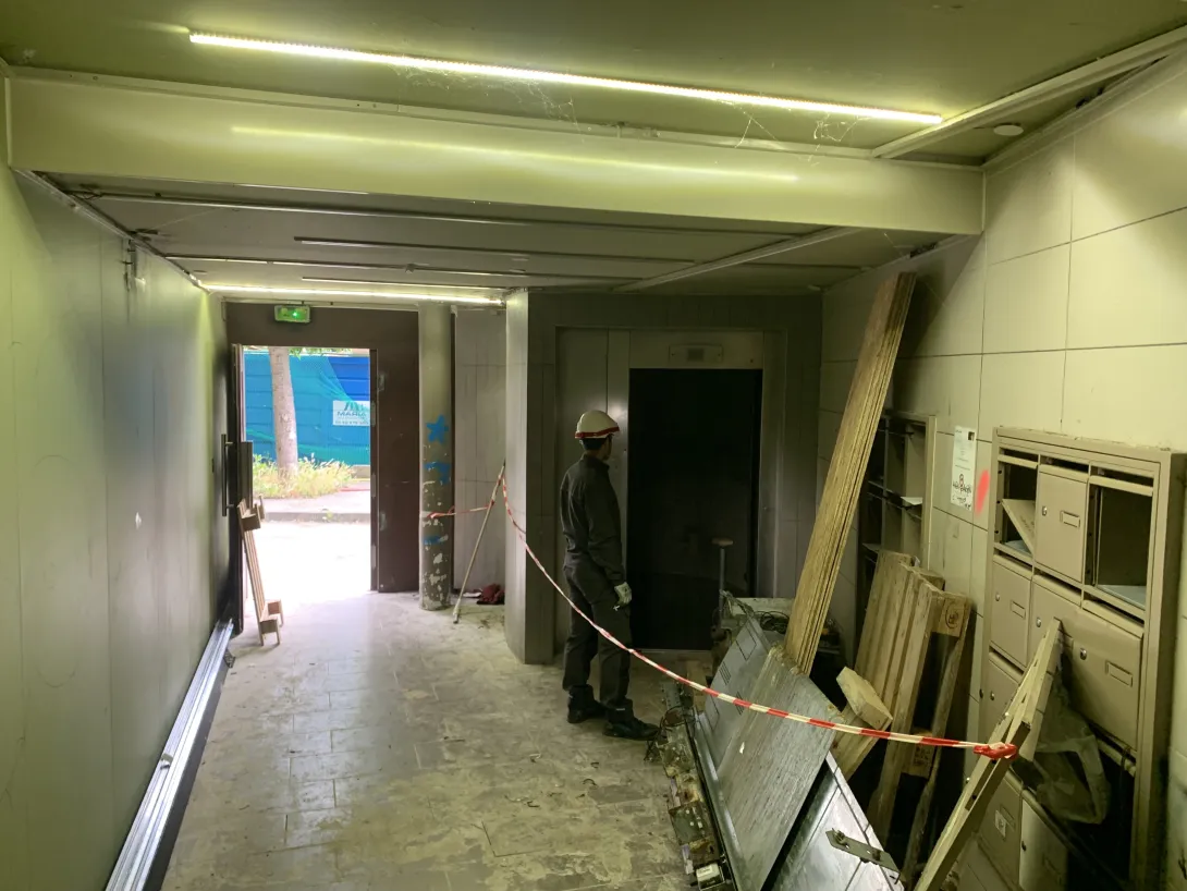 La dépose au rez-de-chaussée