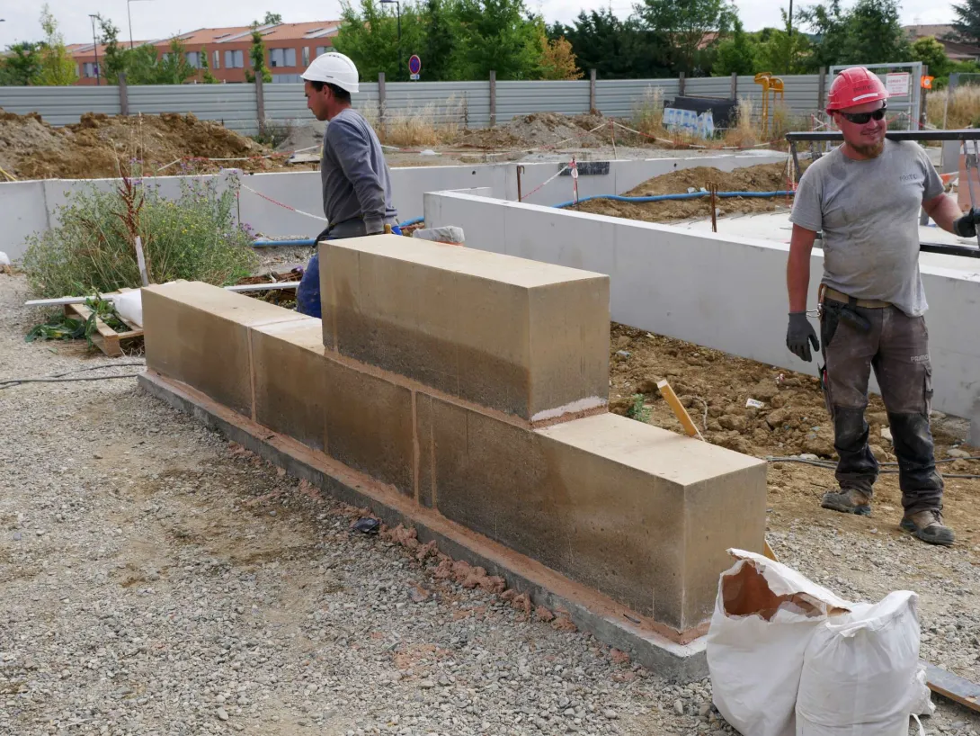 Blocs de terre crue porteurs