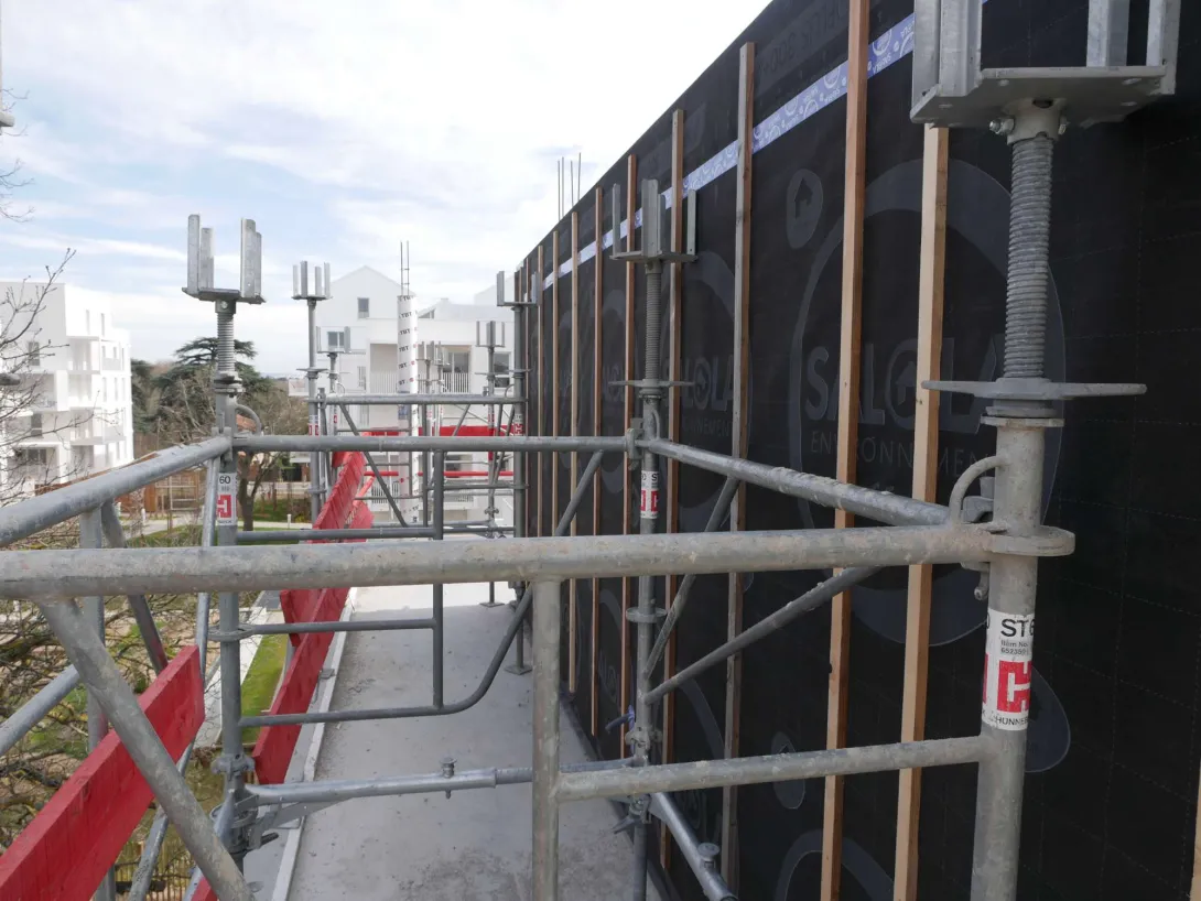 L'enveloppe extérieure : murs ossature bois isolés en paille