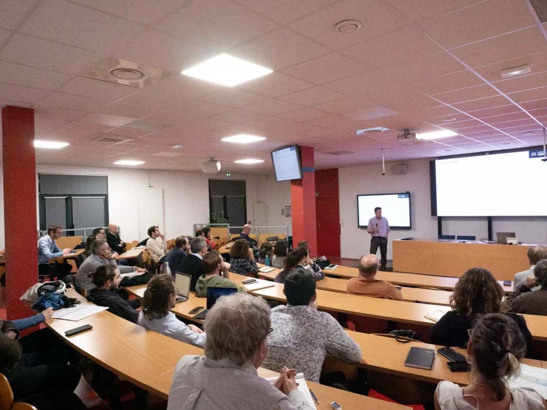 Luc Escande du bureau d'études Pialot-Escande vient présenter des retours d'expérience