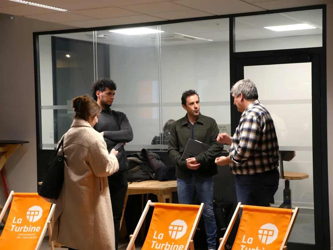 Un temps convivial à la suite des pitchs ! 