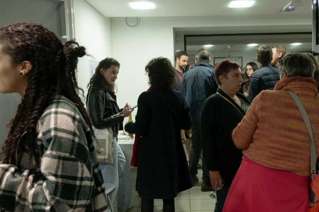 Les professionnels profitent de la fin de soirée pour se rencontrer et échanger 