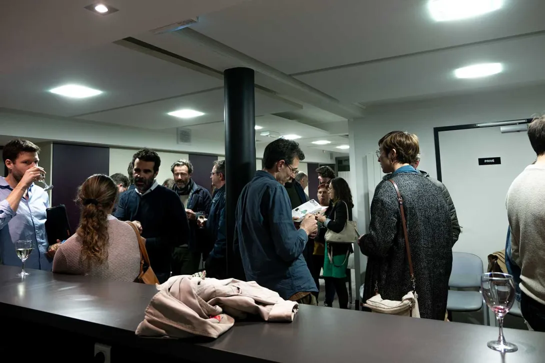 La soirée se poursuit avec un buffet convivial 