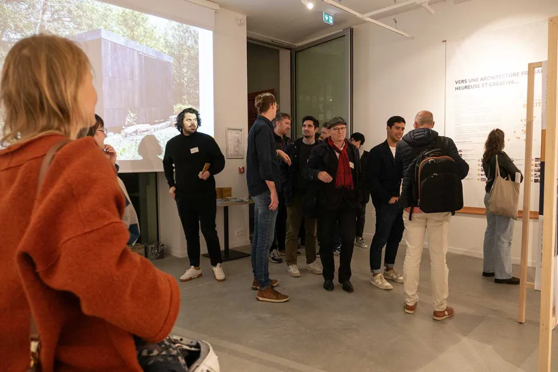 La soirée démarre par la visite à la Galerie 24