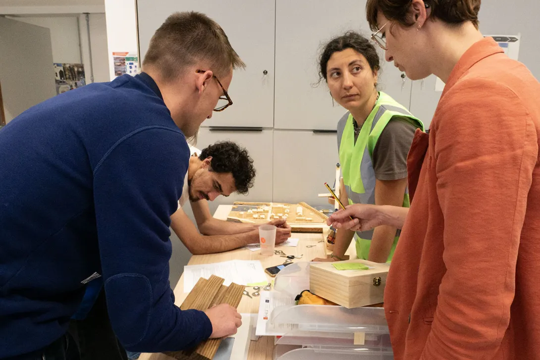 Concentration des particpant·es pendant l'escape Game 