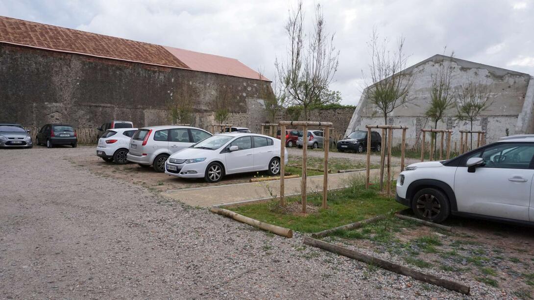 vu sur le parking depuis le bâtiment rénové