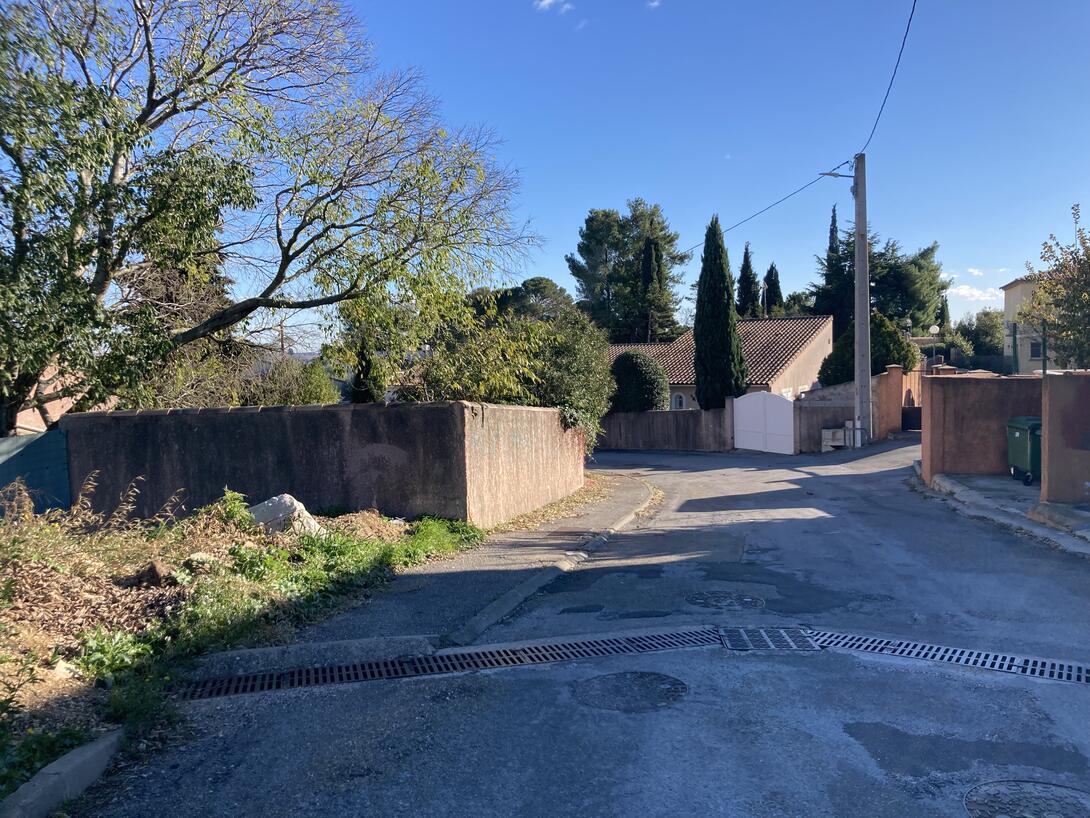 Accès au site via le Chemin Neuf de Pissevin