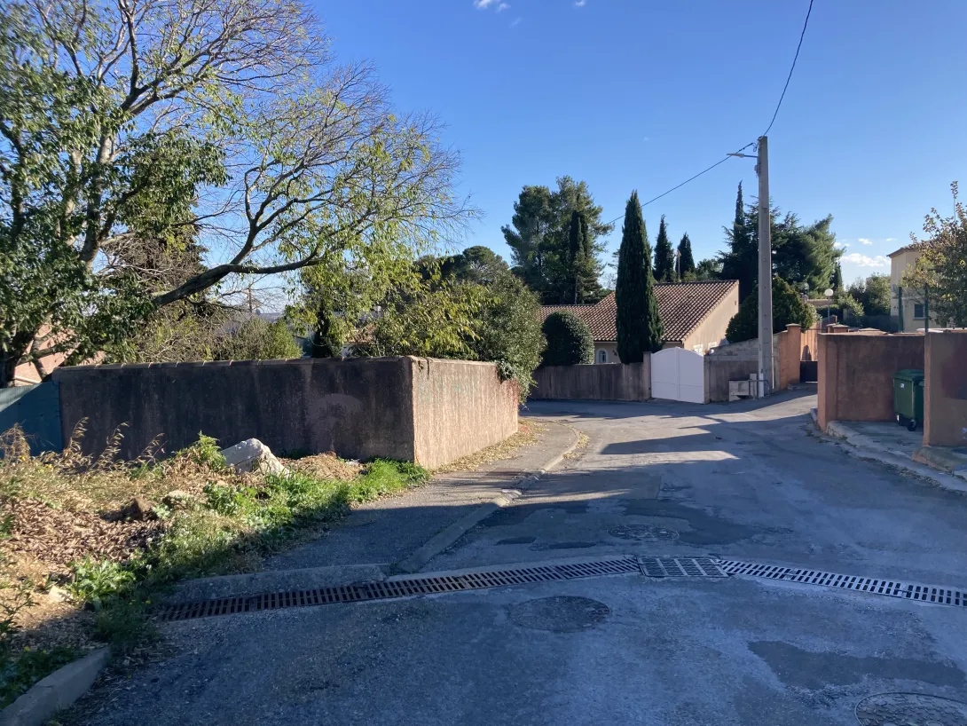 Accès au site via le Chemin Neuf de Pissevin