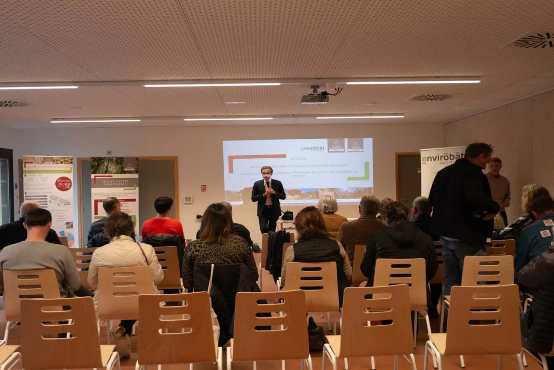 Monsieur Arnaud Viala accueille les participants à la visite 